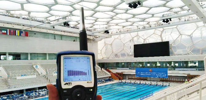 Miernik XL2 na basenie olimpijski